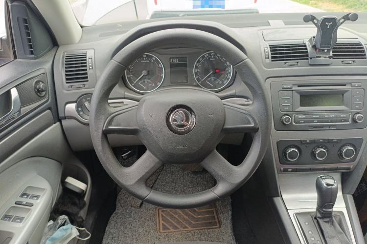 Used Skoda Octavia 2014 1.6L Automatic Eado Edition Steering Wheel