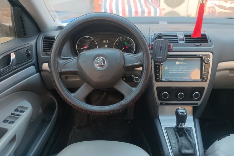 Used Skoda Octavia 2014 1.6L Automatic Yijie Edition Steering Wheel