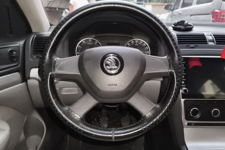 Used Skoda Octavia 2014 1.6L Manual Eado Edition Steering Wheel