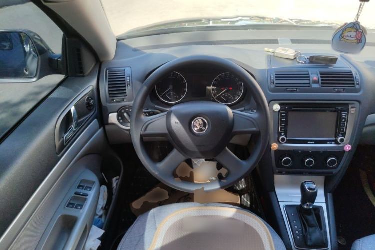 Used Skoda Octavia 2014 1.6L Automatic Yijie Edition Steering Wheel