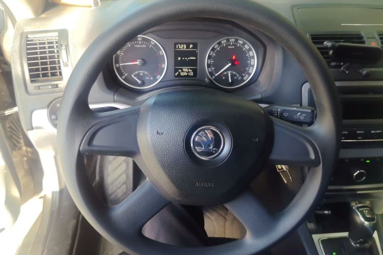 Used Skoda Octavia 2014 1.6L Automatic Eado Edition Steering Wheel