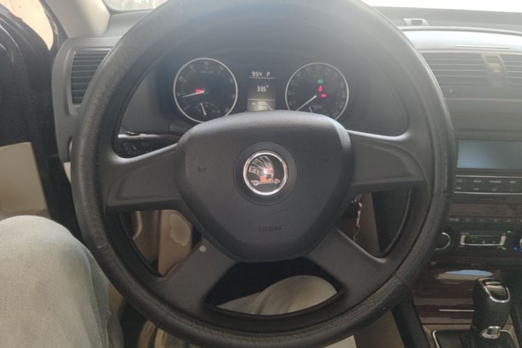 Used Skoda Octavia 2014 1.6L Automatic Yijun Edition Steering Wheel