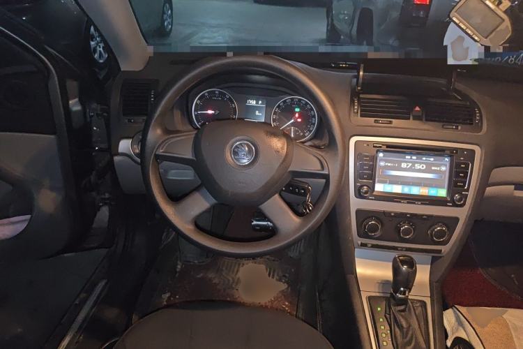 Used Skoda Octavia 2014 1.6L Automatic Yijie Edition Steering Wheel