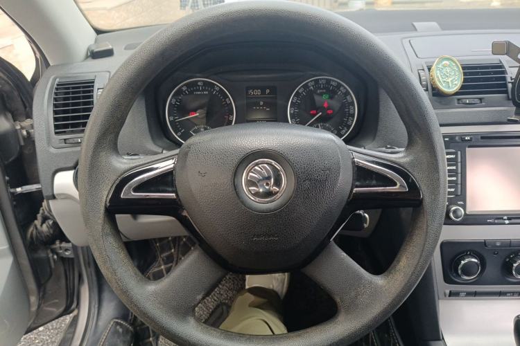 Used Skoda Octavia 2014 1.6L Automatic Yijie Edition Steering Wheel