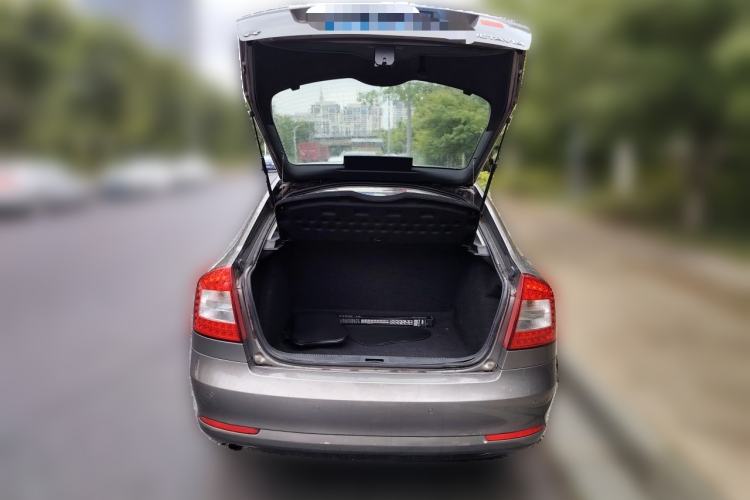 Used Skoda Octavia 2014 1.6L Automatic Yijie Edition Trunk