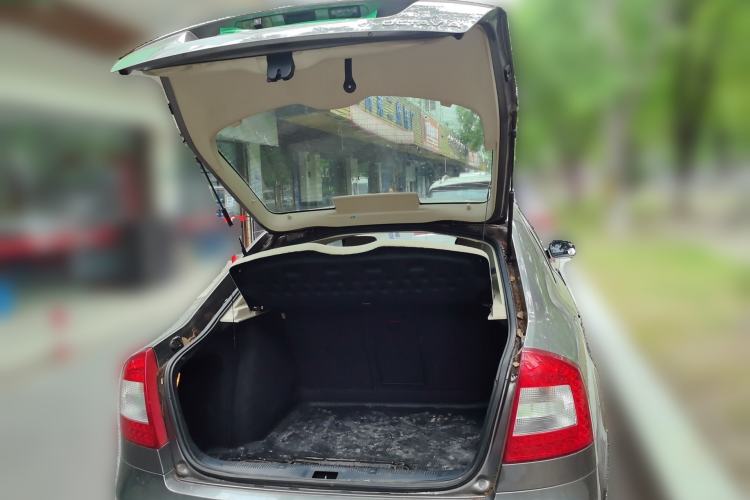 Used Skoda Octavia 2014 1.6L Automatic Yijun Edition Trunk