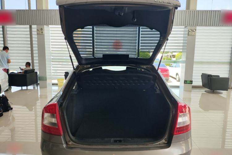Used Skoda Octavia 2014 1.6L Automatic Yijie Edition Trunk
