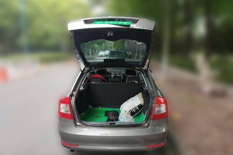 Used Skoda Octavia 2014 1.6L Automatic Yijie Edition Trunk
