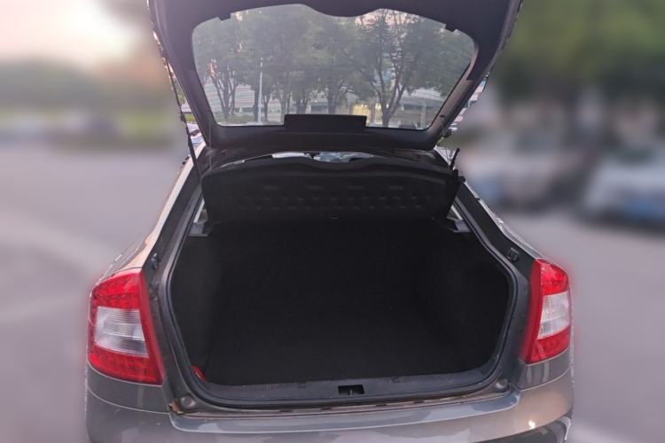 Used Skoda Octavia 2014 1.6L Manual Yijie Edition Trunk