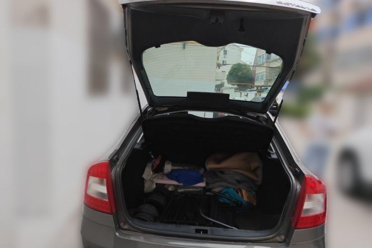 Used Skoda Octavia 2014 1.6L Manual Yijie Edition Trunk