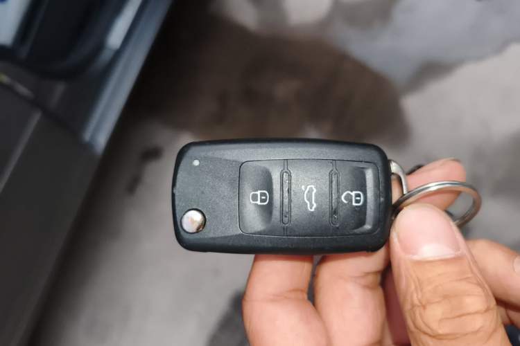 Used Skoda Octavia 2014 1.6L Manual Eado Edition Vehicle Key