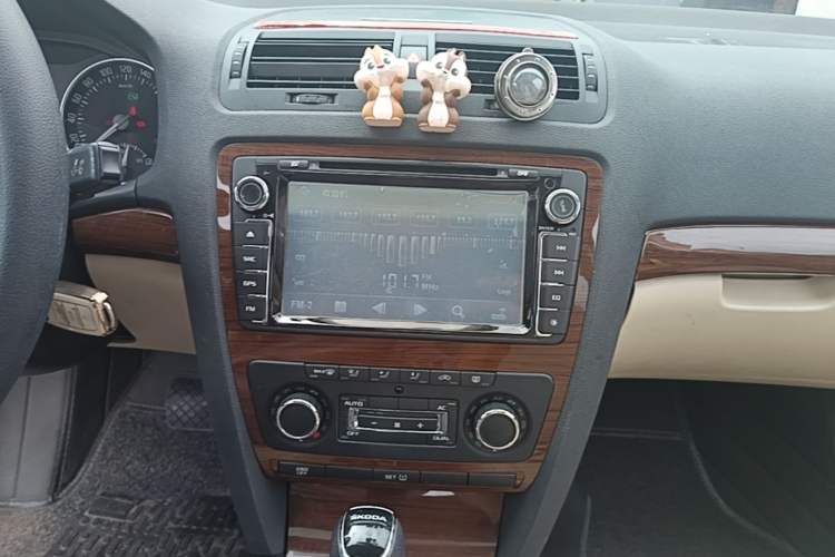 Used Skoda Octavia 2014 1.6L Automatic Yijun Edition Audio And AC Panel