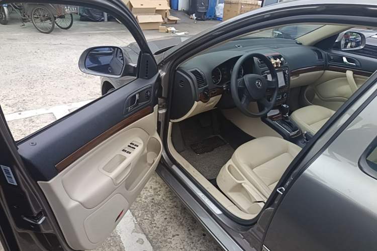Used Skoda Octavia 2014 1.6L Automatic Yijun Edition Driver Seat