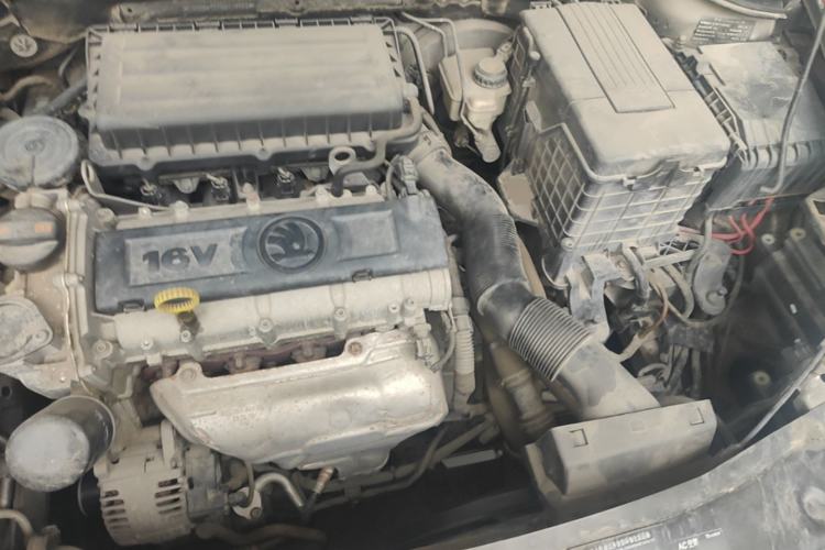 Used Skoda Octavia 2014 1.6L Automatic Yijie Edition Engine Bay
