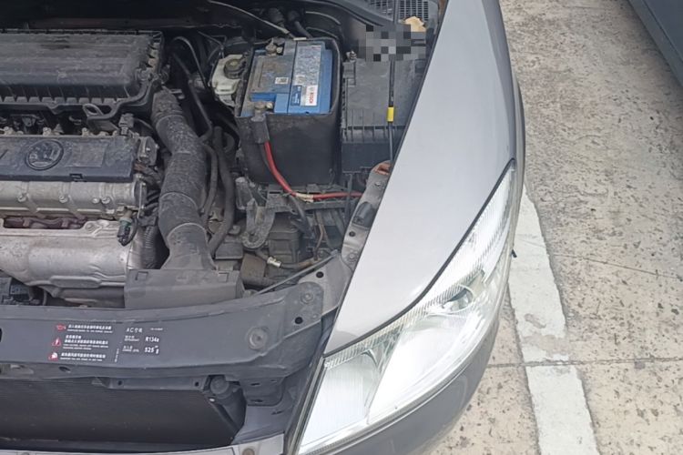 Used Skoda Octavia 2014 1.6L Automatic Yijun Edition Engine Bay Left