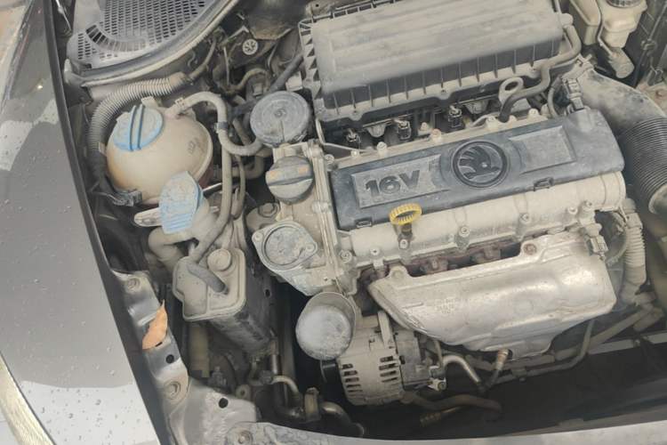 Used Skoda Octavia 2014 1.6L Automatic Yijie Edition Engine Bay Right