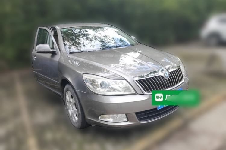 Used Skoda Octavia 2014 1.6L Automatic Yijie Edition Front Right 45 Deg