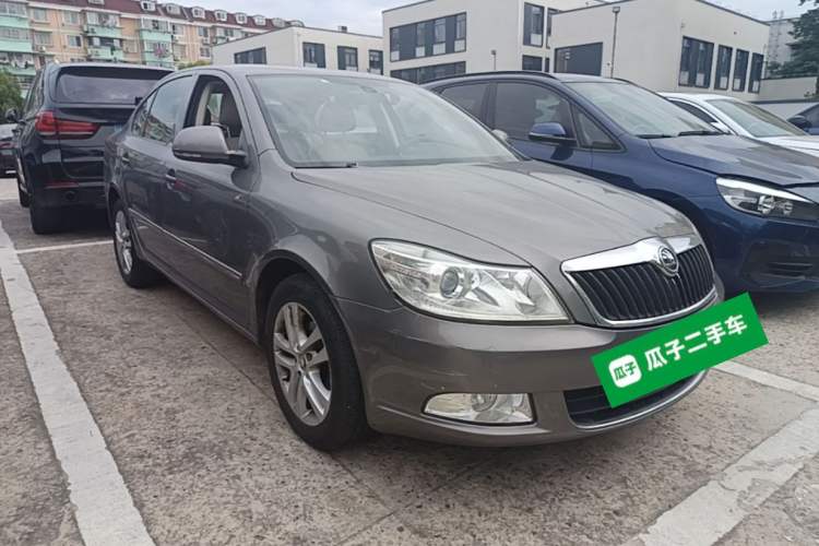 Used Skoda Octavia 2014 1.6L Automatic Yijun Edition Front Right 45 Deg