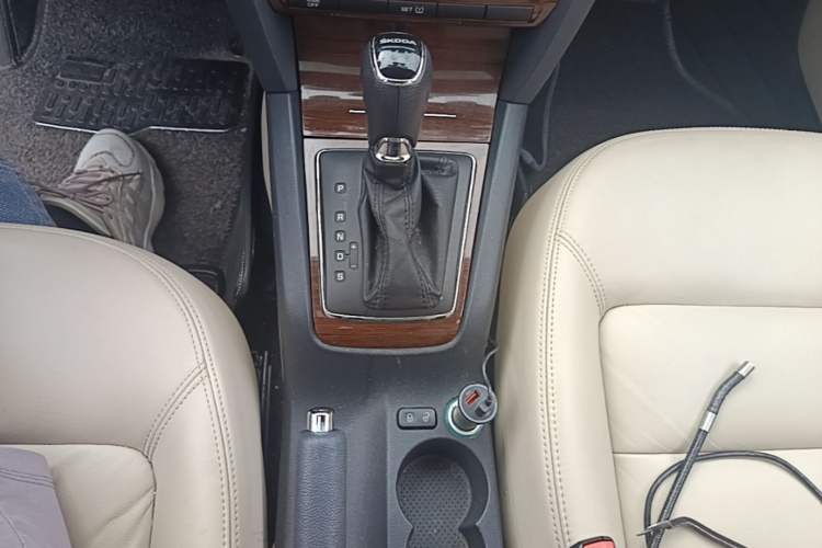 Used Skoda Octavia 2014 1.6L Automatic Yijun Edition Gear Lever