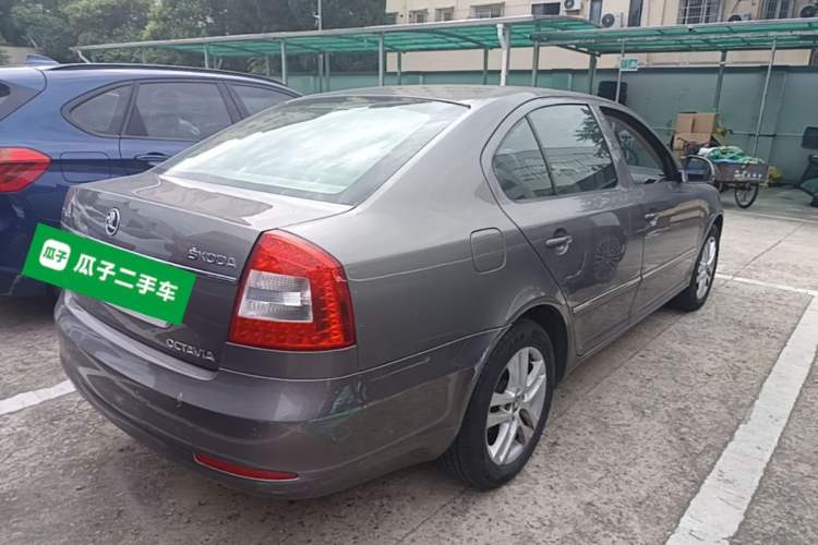 Used Skoda Octavia 2014 1.6L Automatic Yijun Edition Rear Right 45 Deg