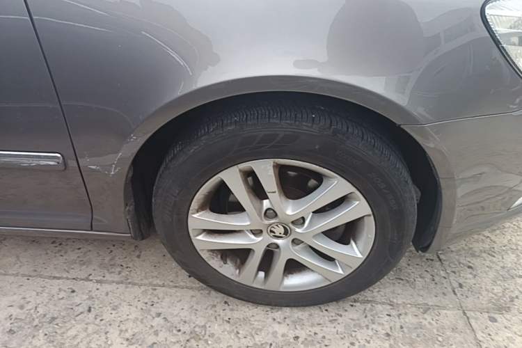 Used Skoda Octavia 2014 1.6L Automatic Yijun Edition Right Front Wheel Hub
