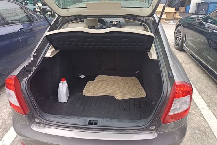Used Skoda Octavia 2014 1.6L Automatic Yijun Edition Trunk