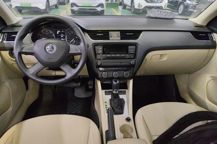 Used Skoda Octavia 2014 1.6L Automatic Yijie Edition Center Console