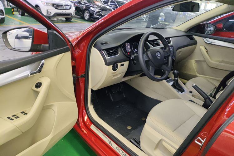 Used Skoda Octavia 2014 1.6L Automatic Yijie Edition Driver Seat