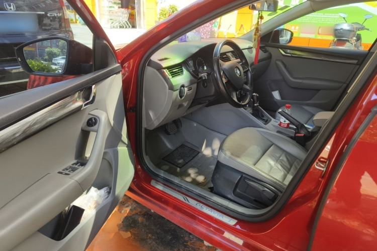 Used Skoda Octavia 2014 1.6L Automatic Yijie Edition Driver Seat