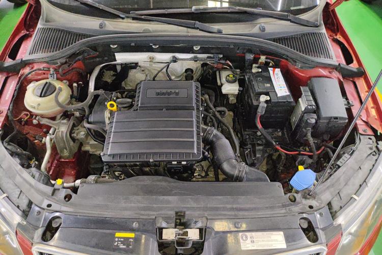 Used Skoda Octavia 2014 1.6L Automatic Yijie Edition Engine Bay