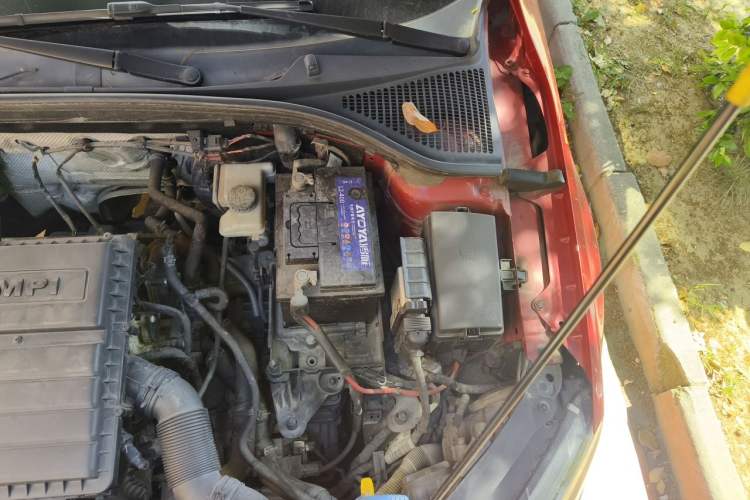 Used Skoda Octavia 2014 1.6L Automatic Yijie Edition Engine Bay Left