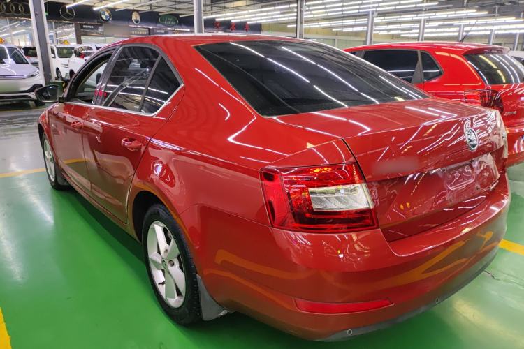 Used Skoda Octavia 2014 1.6L Automatic Yijie Edition Exterior 2