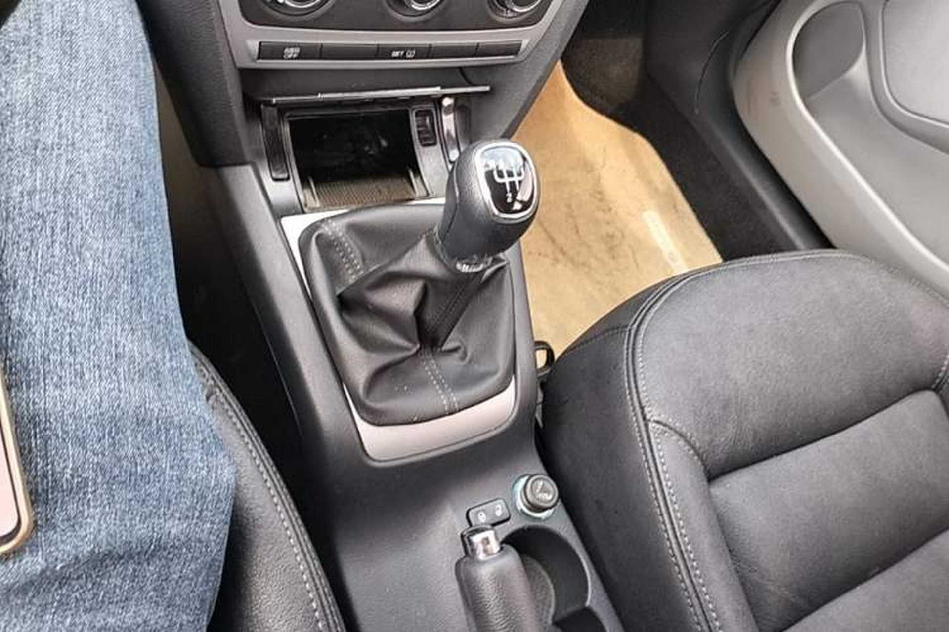 Used Skoda Octavia 2014 1.6L Manual Yijie Edition Gear Lever
