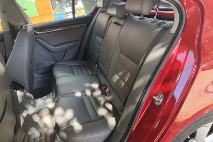 Used Skoda Octavia 2014 1.6L Automatic Yijie Edition Left Rear Seat