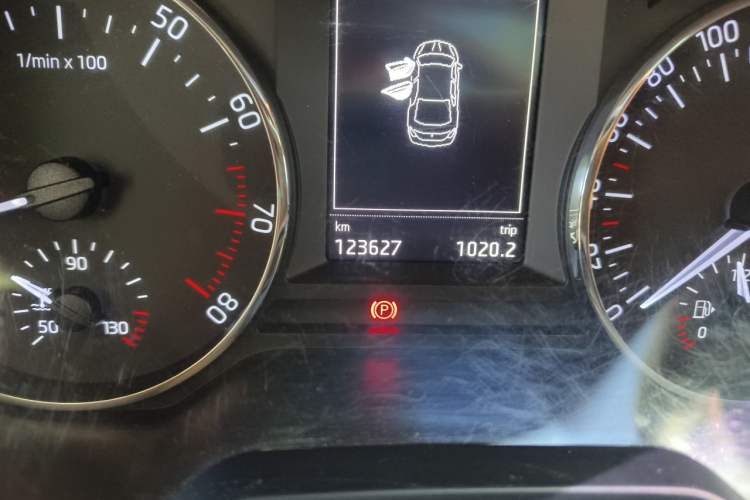 Used Skoda Octavia 2014 1.6L Automatic Yijie Edition Odometer Close Up