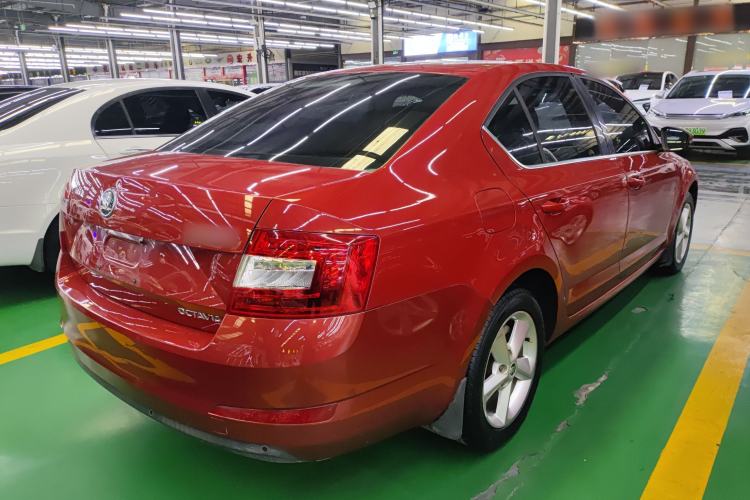 Used Skoda Octavia 2014 1.6L Automatic Yijie Edition Rear Right 45 Deg