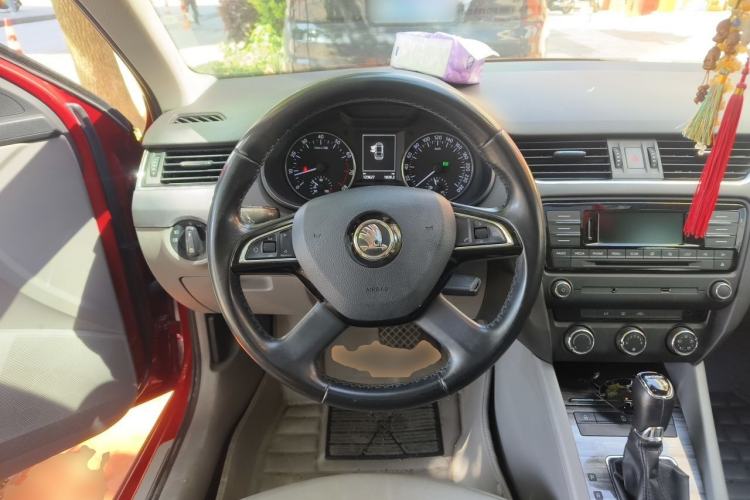 Used Skoda Octavia 2014 1.6L Automatic Yijie Edition Steering Wheel