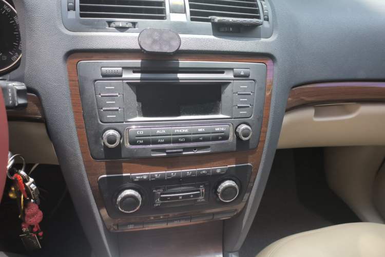 Used Skoda Octavia 2014 1.6L Manual Yijun Edition Audio And AC Panel