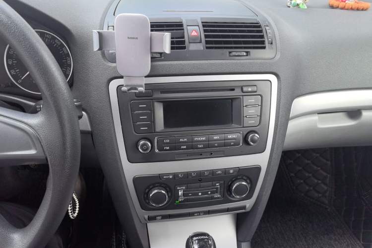 Used Skoda Octavia 2014 1.6L Automatic Yijun Edition Audio And AC Panel