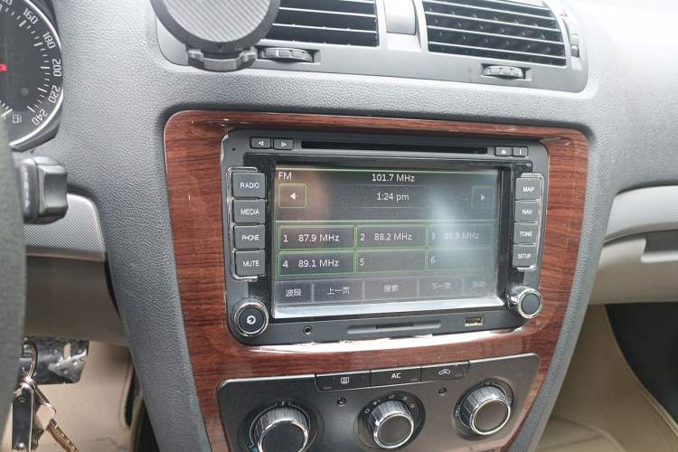 Used Skoda Octavia 2014 1.4TSI DSG Eado Edition Audio And AC Panel