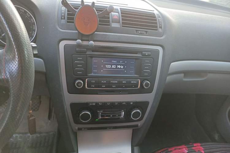 Used Skoda Octavia 2014 1.4TSI Manual Yijun Edition Audio And AC Panel