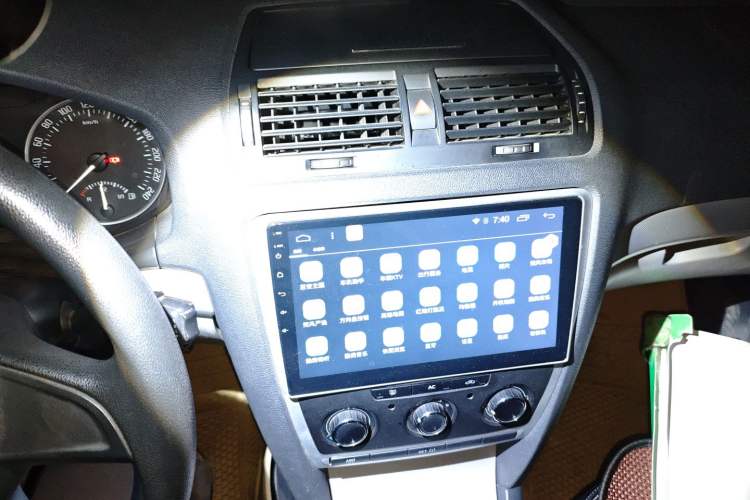 Used Skoda Octavia 2014 1.6L Manual Yijie Edition Audio And AC Panel