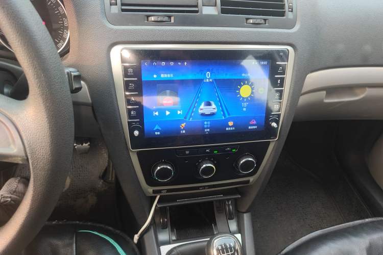 Used Skoda Octavia 2014 1.6L Manual Yijie Edition Audio And AC Panel