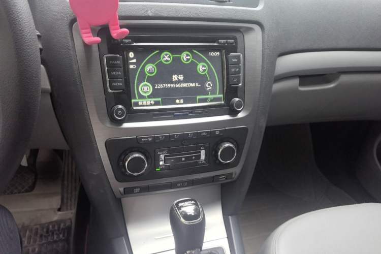 Used Skoda Octavia 2014 1.6L Automatic Yijun Edition Audio And AC Panel