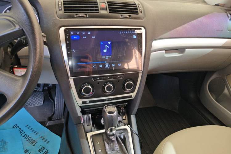 Used Skoda Octavia 2014 1.6L Automatic Yijie Edition Audio And AC Panel