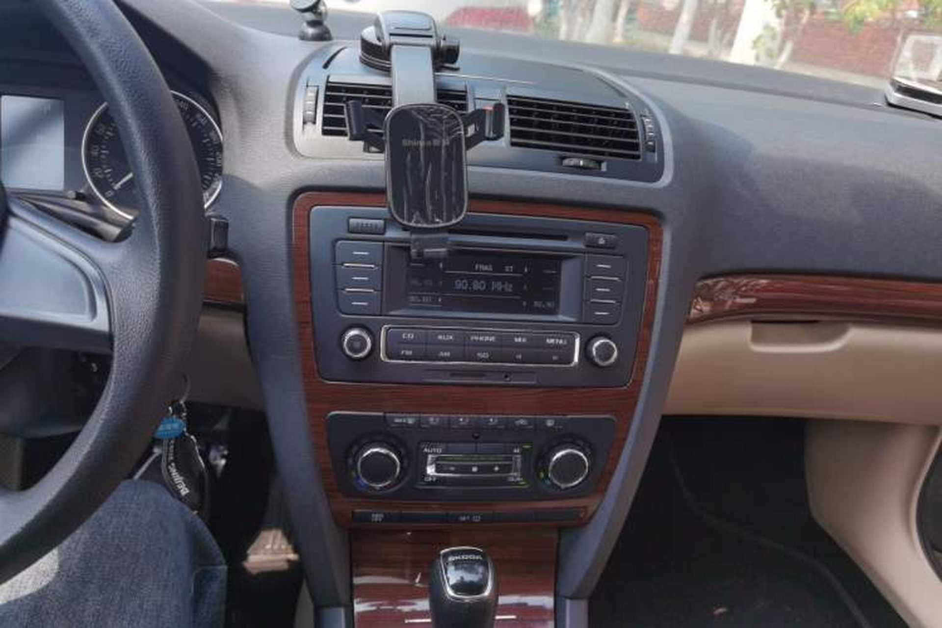 Used Skoda Octavia 2014 1.6L Automatic Yijun Edition Audio And AC Panel