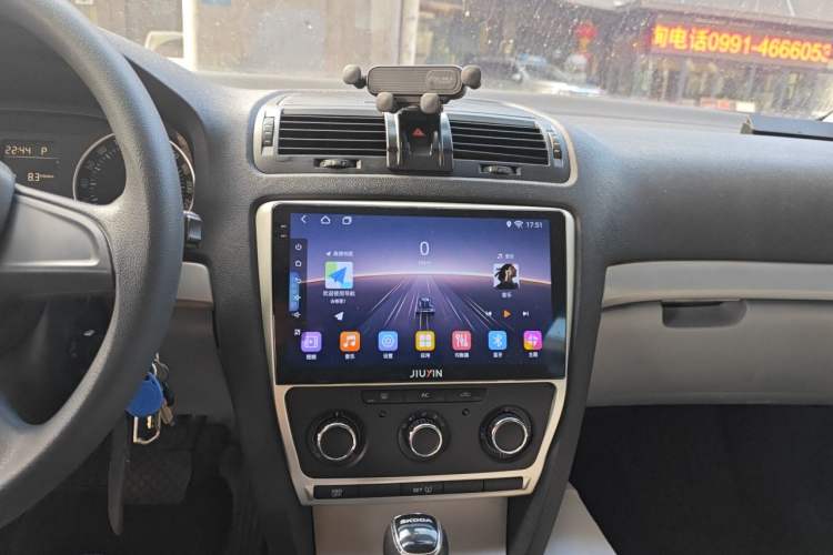 Used Skoda Octavia 2014 1.6L Automatic Yijie Edition Audio And AC Panel