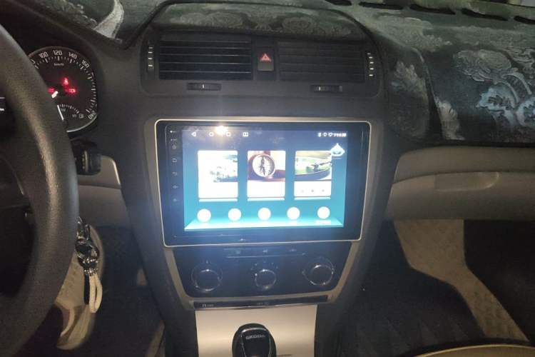 Used Skoda Octavia 2014 1.6L Automatic Yijie Edition Audio And AC Panel