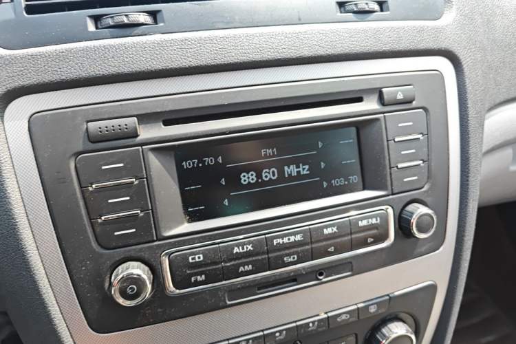 Used Skoda Octavia 2014 1.6L Automatic Yijun Edition Audio And AC Panel