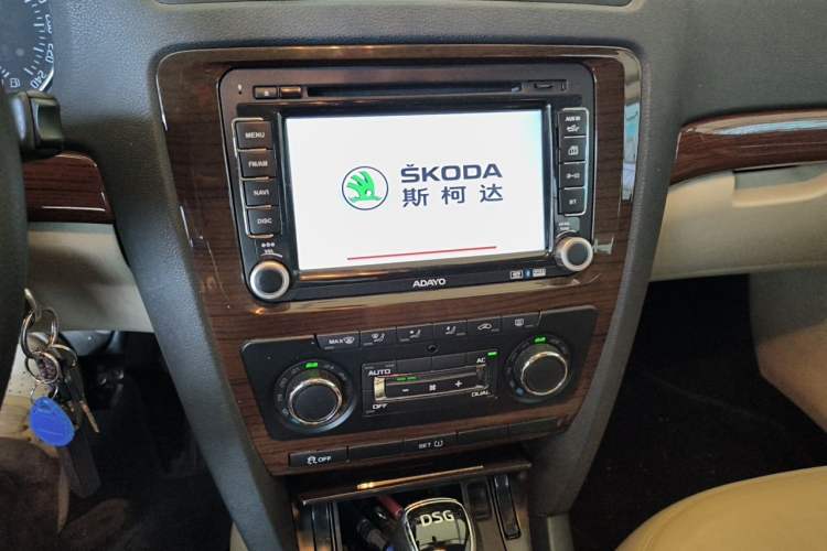 Used Skoda Octavia 2014 1.4TSI DSG Yijun Edition Audio And AC Panel